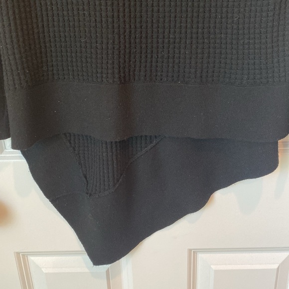 H.‎ One Asymmetrical Long Sleeve Waffle Crew Neck Sweater - XS - Black - Picture 3 of 6